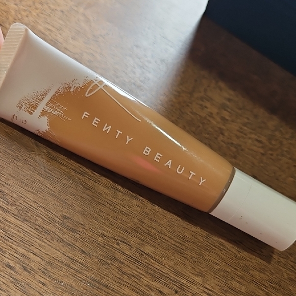 Fenty Beauty Other - FENTY BEAUTY PRO Filt'r Hydrating Longwear Foundation 320